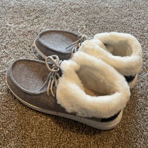 Hey Dude Women’s Fuzzy Shoes
